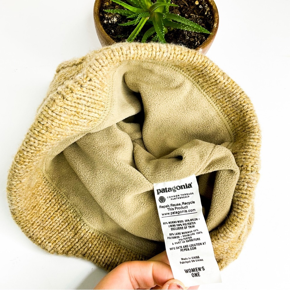 Patagonia Merino Wool Cable Knit Beanie | Women's Tan Winter Hat One Size - Picture 4 of 4